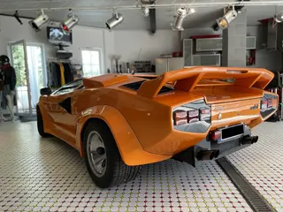 Oldtimer wertgutachten lamborghini countach heckansicht schraeg