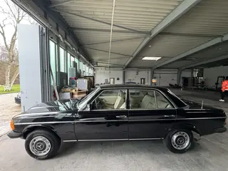 Oldtimer wertgutachten mercedes w123 schwarz seitenansicht