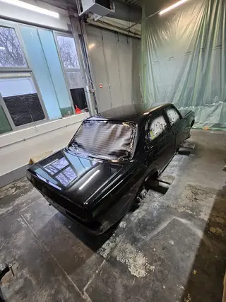 Oldtimer wertgutachten mercedes w123 schwarz werkstatt
